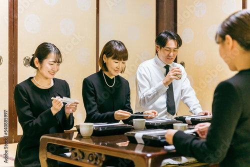 笑顔で食事する遺族（法事・お葬式・一周忌）
 photo