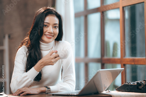 young business freelance wo...