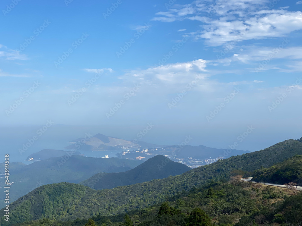 青い空と山 青い空と山