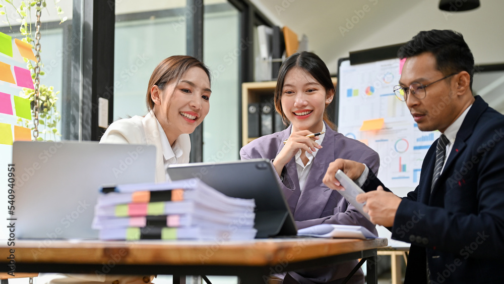 Professional Asian businesspeople are having an informal meeting, working together. Professional Asian businesspeople are having an informal meeting, working together.