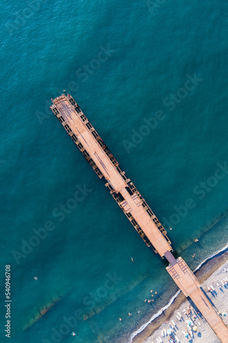 Obraz na płótnie Top view of the pier going into the turquoise sea w salonie