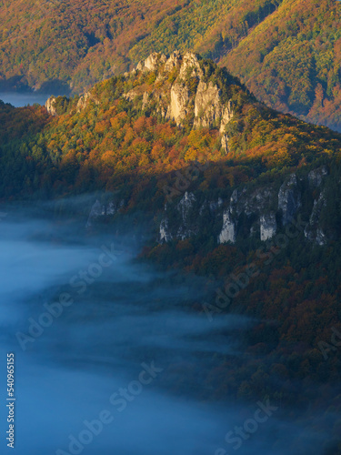 Fototapeta Naklejka Na Ścianę i Meble -  Autumn colors in the mountains of Slovakia - Súľovské rocks.