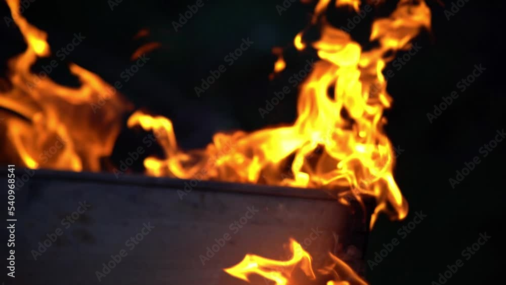 brennendes Holzfeuer brennendes Holzfeuer