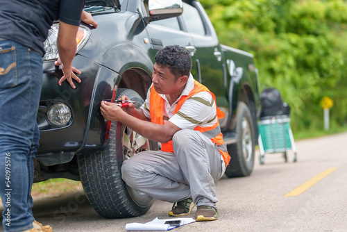 Car insurance agent talks to his client about claiming a car repair service.