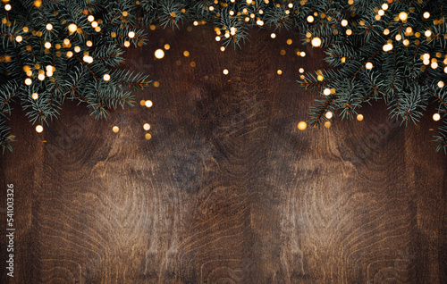 Foto Spruce branch on a wooden background