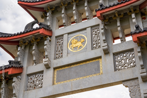 Slika na platnu A raised archway of a traditional Chinese ancient building