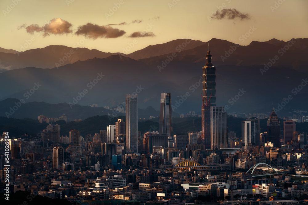 Fototapeta premium Hope concept-Sunrise of cityscape in Taipei, Taiwan