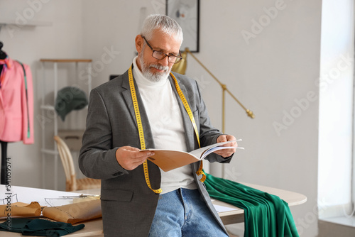 Mature fashion designer rea...