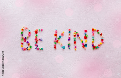 Be kind - pink card with text and colorful little flowers, motivation phrase 