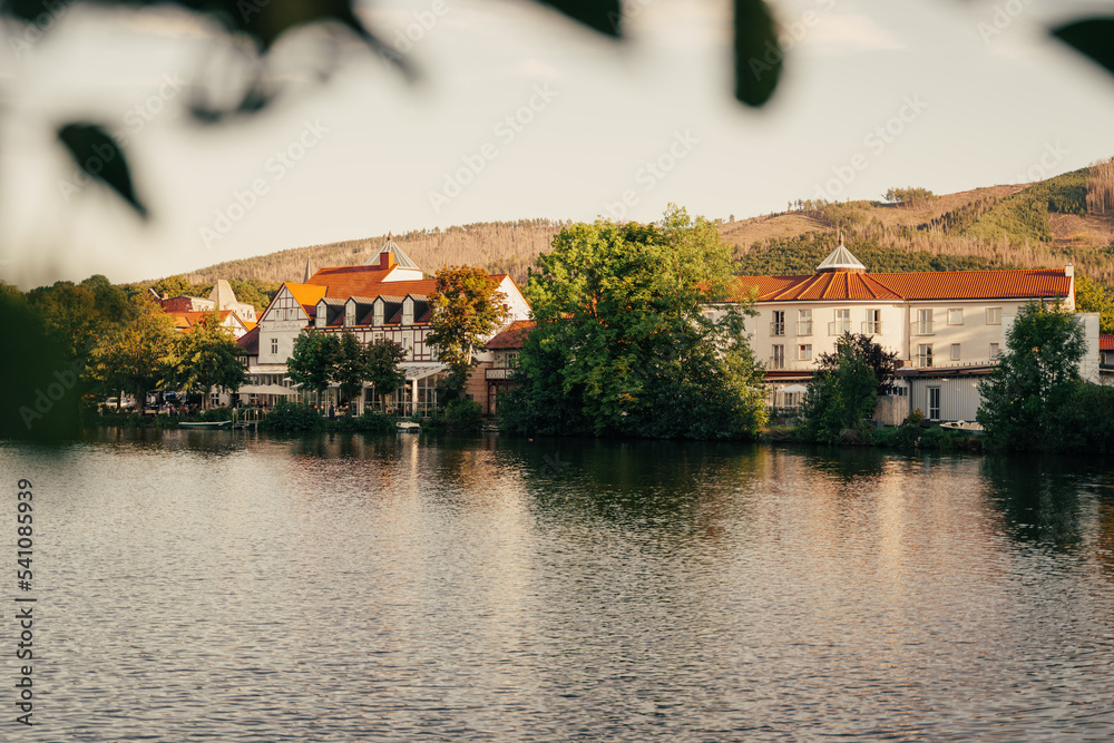 Fototapeta premium Hotel in Ilsenburg am Forellenteich