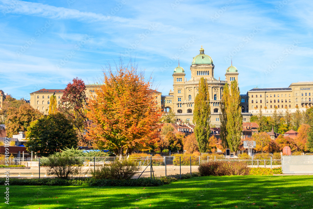 Fototapeta premium View of Federal Palace of Switzerland in Bern at autumn