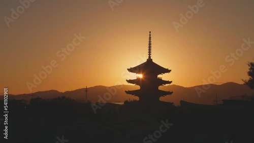 京都東山区　法観寺　八坂の塔と夕日