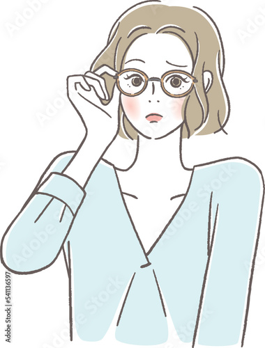 困り顔のメガネの女性