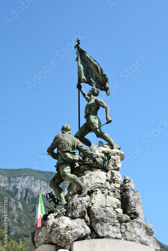monument to the soldiers