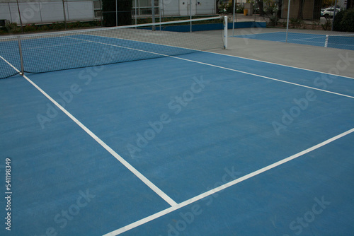 blue tennis court with its lines and net set © SaucE ReQuEs