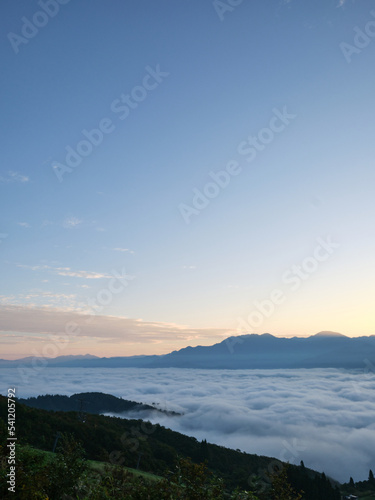 Sea of clouds and mountains, Oct 16, 2022B2