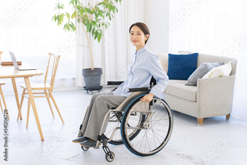 女性・身体障がい者・車椅子