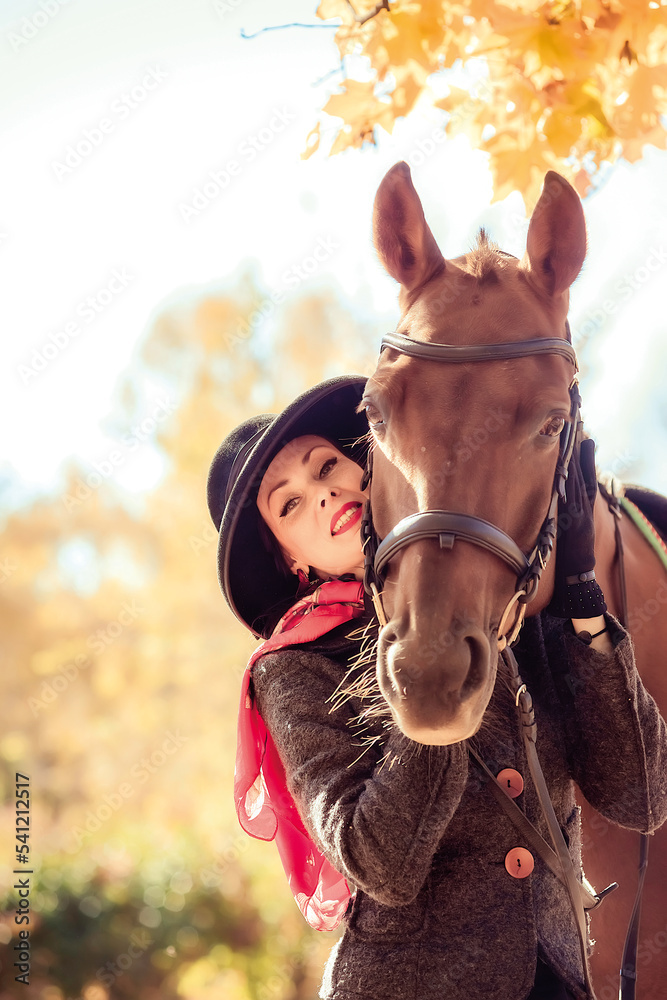 Obraz premium Girl in a hat on a horse