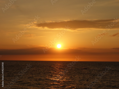 日本海に沈む夕日 © 健太 福岡