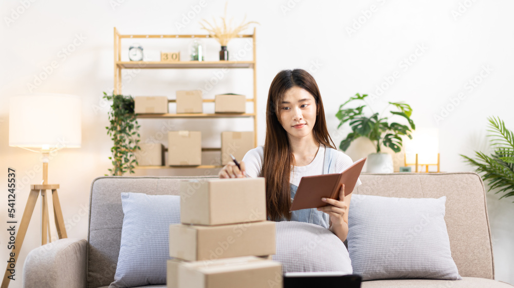 Online selling business, Small business owners are checking inventory in order to prepare them for proper delivery to customers, Online shopping SME entrepreneur, Delivery of goods to consumers. Online selling business, Small business owners are checking inventory in order to prepare them for proper delivery to customers, Online shopping SME entrepreneur, Delivery of goods to consumers.