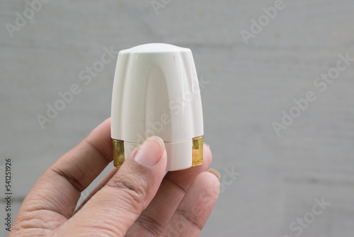 Dry powder inhaler or DPI device for deliver medication to the lungs in the form of a dry powder to treat respiratory diseases such as asthma, bronchitis, emphysema and COPD