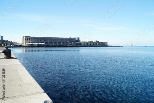 banchina del porto di Trieste con sfondo di mare calmo e cielo azzurro photo