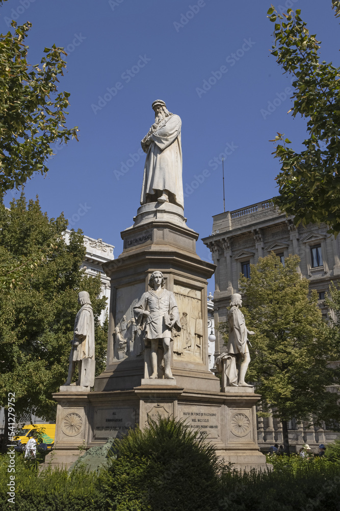Statue de Léonard de Vinci à Milan