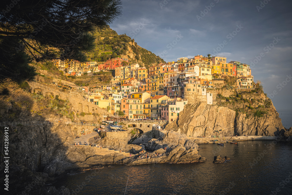 pueblo de Manarola en Cinque Terre al atardecer