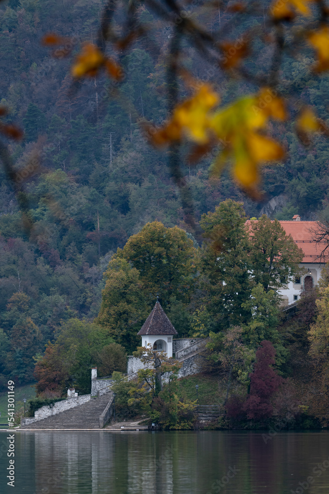 Obraz premium Church of the Assumption of Mary, Lake Bled, Autumn