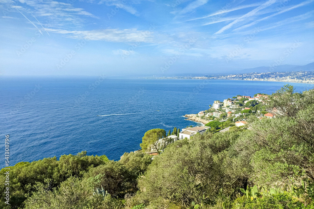 Panorama en bord de mer sur la Côte d'Azur Panorama en bord de mer sur la Côte d'Azur
