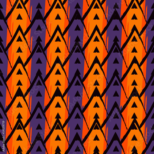 Seamless pattern. Paint brush triangles ornament. Hand drawn geometrical backdrop. Triangular shapes wallpaper. Geometric background. Ethnic motif. Arrows textile print. Vector abstract