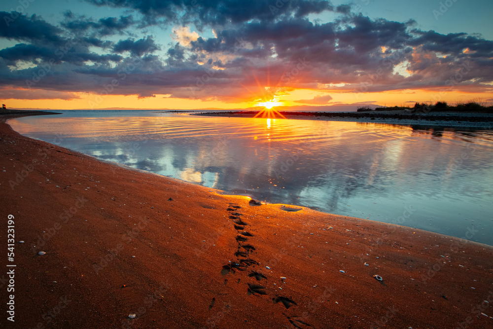 Spuren im Sand, Te Puru, Sonnenuntergang