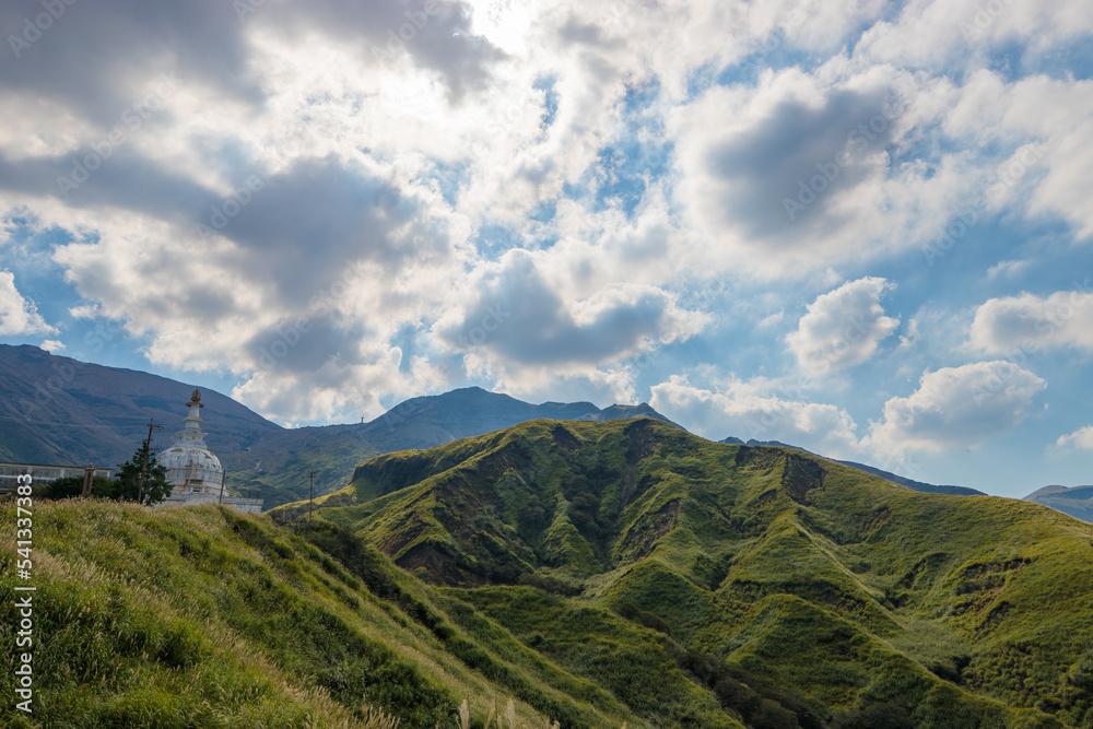 Naklejka premium 空と緑（熊本県阿蘇市）