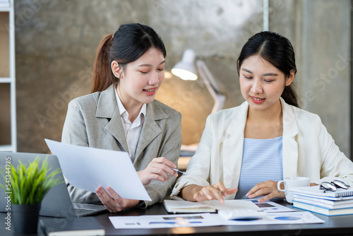 Confident businesswoman discussing the project with colleague close up, diverse employees working together, executive consulting Asian woman client, mentor teaching trainee in the © crizzystudio