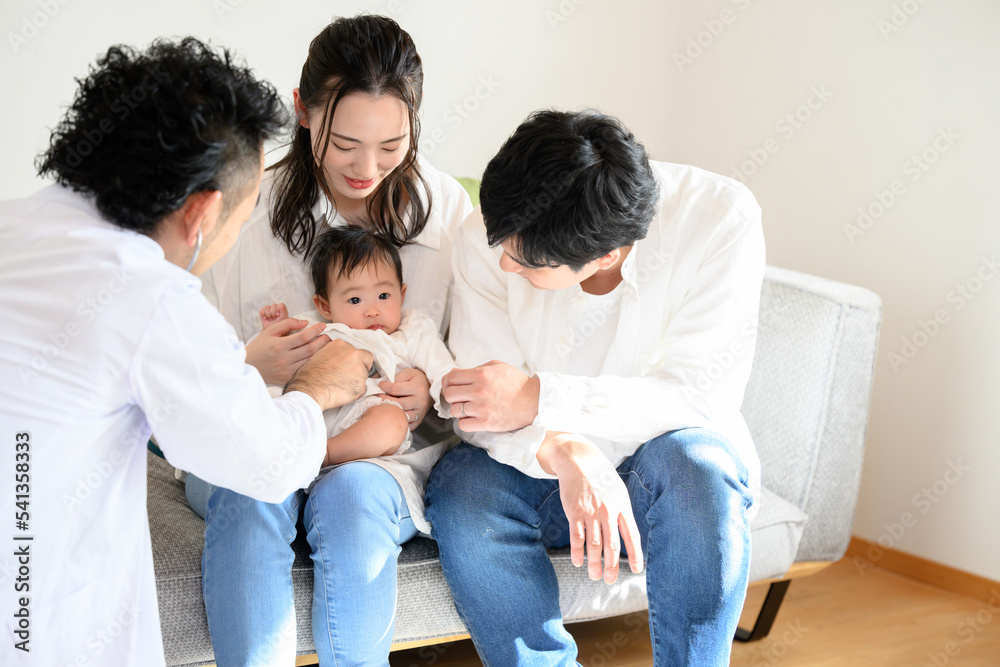 Image of baby's medical treatment Apply stethoscope
Image of baby's medical treatment Apply stethoscope