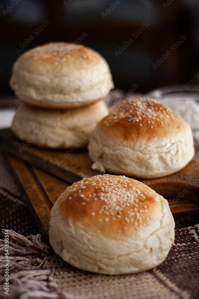 pan de hamburguesas horneado y fresco 