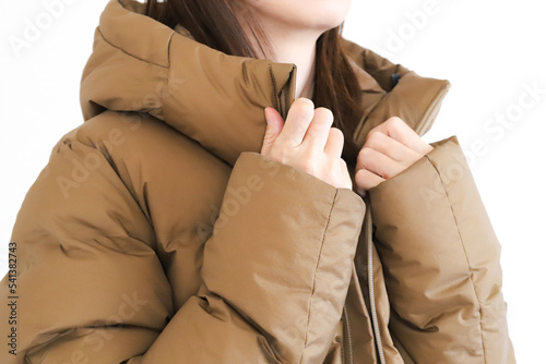 ダウンコートを着た女性 photo