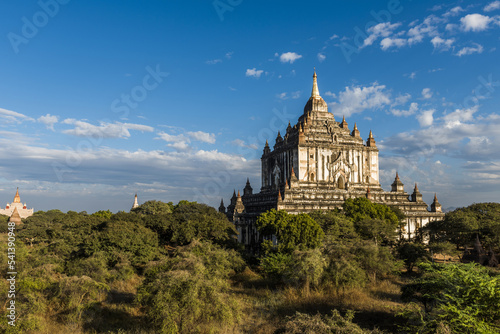 Thatbyinnyu pagoda in Bagan in Myanmar © Fyle