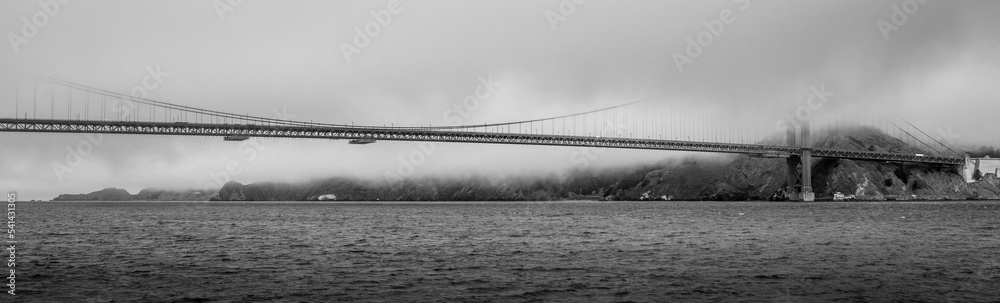 Panorama San Francisco Golden Gate Bride in Wolken und Neben, California, USA, 