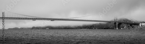 Panorama San Francisco Golden Gate Bride in Wolken und Neben, California, USA, 