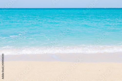 沖縄の美しい波打ち際 © k1121