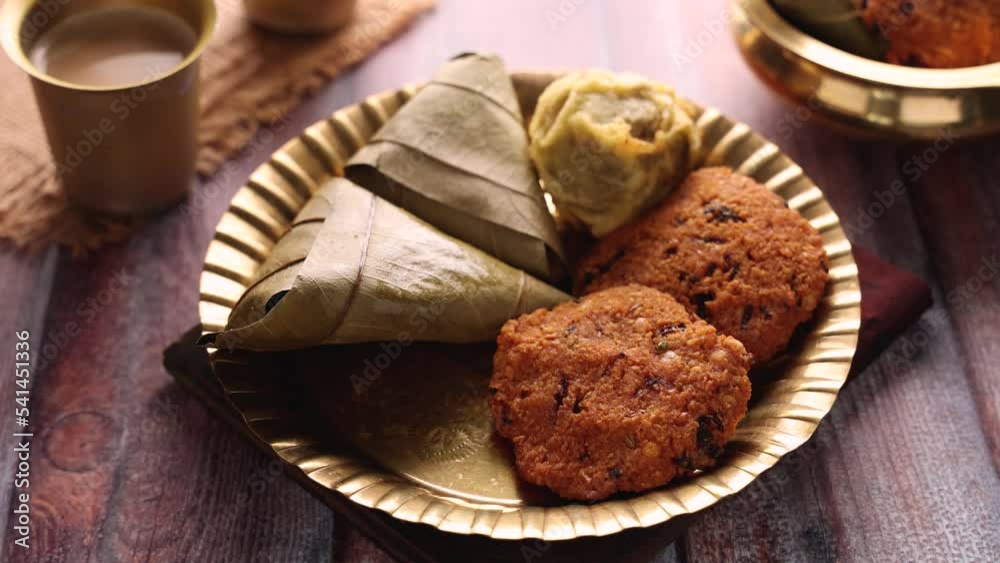 Sukhiyan or Sugiyan Parippu Vada Ila Ada Sweet rice dumplings Elayada ...