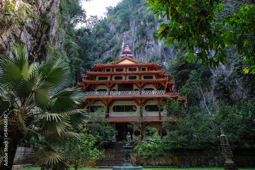Obraz na plátně Ipoh, Malaysia - October 2022: Views of the Sam Poh Tong Temple, Chinese temple built within a limestone cave on October 19, 2022 in Ipoh, Malaysia