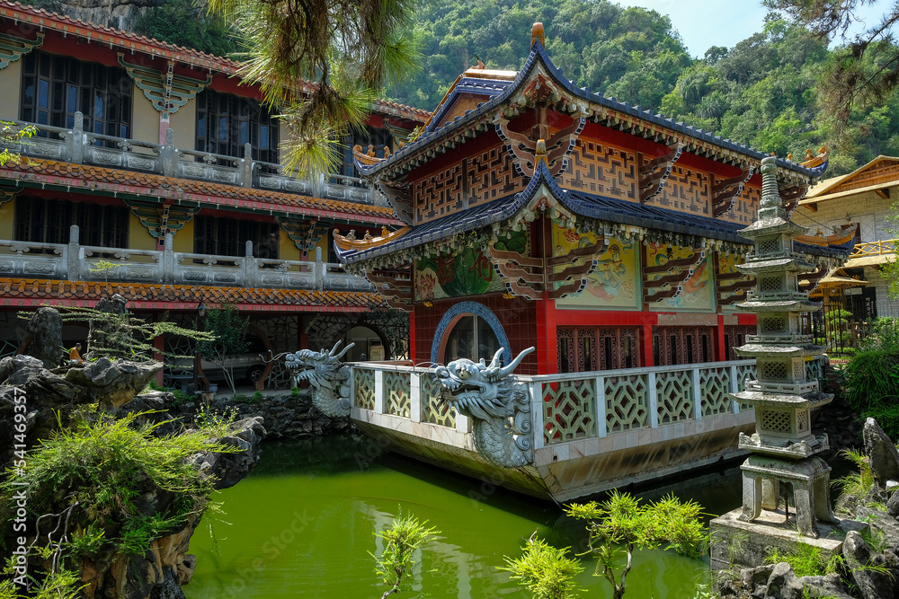 Fototapeta premium Ipoh, Malaysia - October 2022: Views of the Sam Poh Tong Temple, Chinese temple built within a limestone cave on October 19, 2022 in Ipoh, Malaysia..