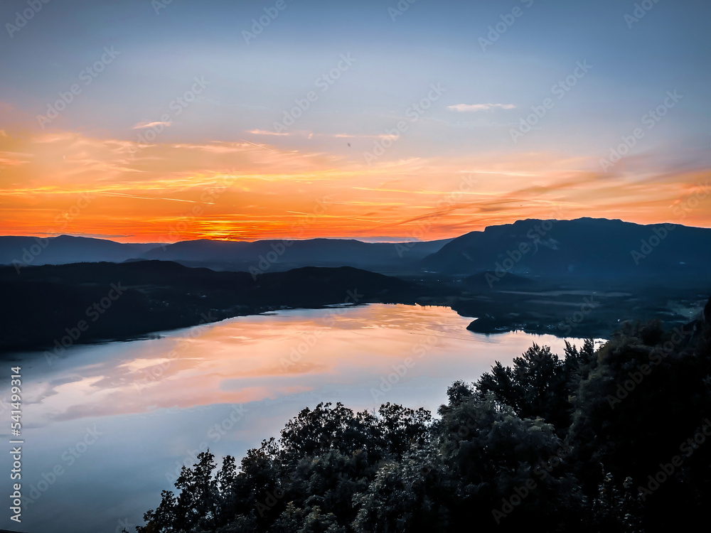 Sunset sur le lac du Bourget