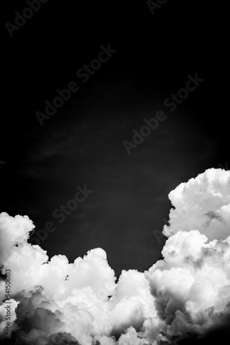 Himmel mit Wolken in Schwarz Weiß