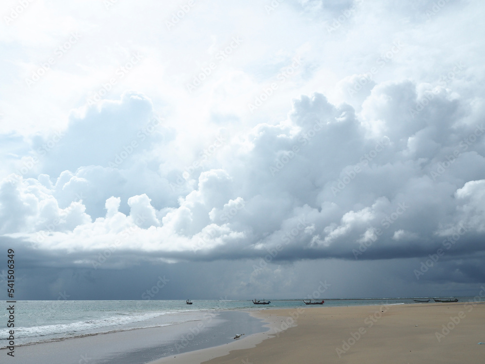 Obraz premium beach and clouds