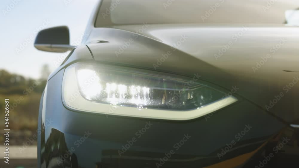 Stockvideo Car with Headlight Flashing Smoothly Close up. Car Front Led Light with a Blurry