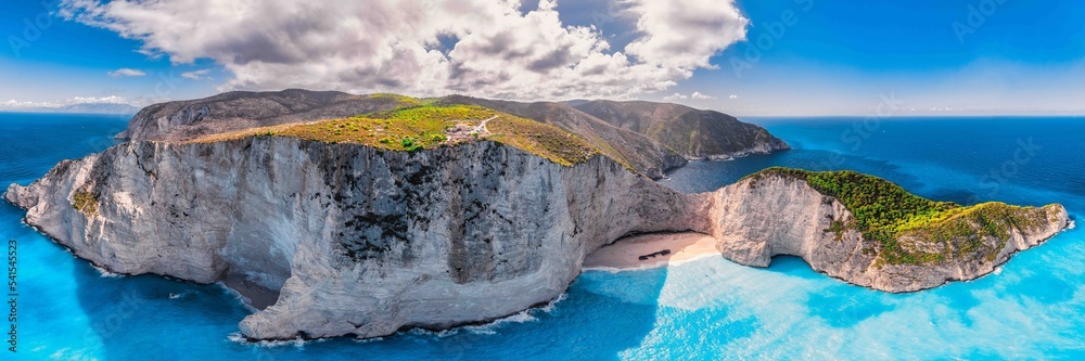 Fototapeta premium Panoramic view of the Navagio beach on a sunny day in Zakynthos island, Greece