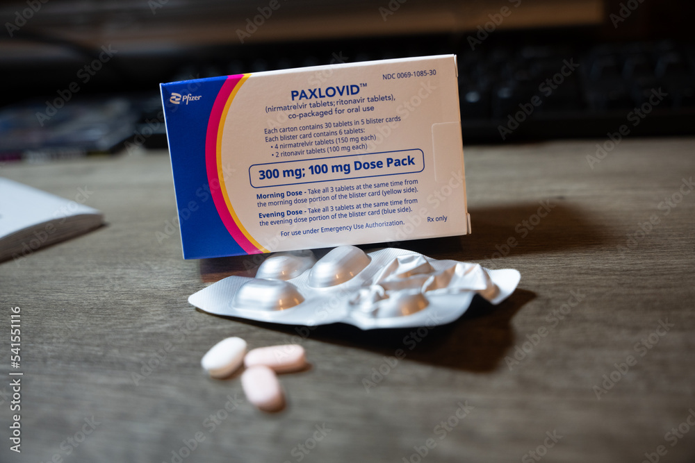 Detroit, Michigan -USA- October 26, 2022: Paxlovid tablets by Pfizer,  Nirmatrelvir and Ritonavir tablets for CoVid 19 treatment Stock-Foto |  Adobe Stock